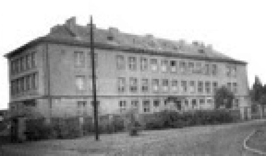 Budynek szkoły w roku 1954