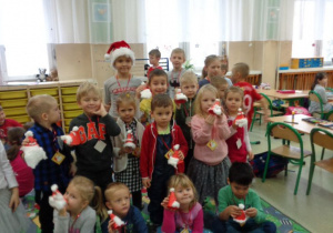 Przedszkolaki i ich Mikołaje