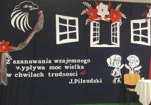 Tablica upamiętniająca odzyskanie niepodległości przez Polskę.