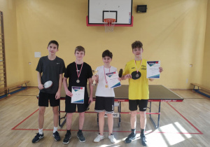 Szkolny turniej tenisa stołowego